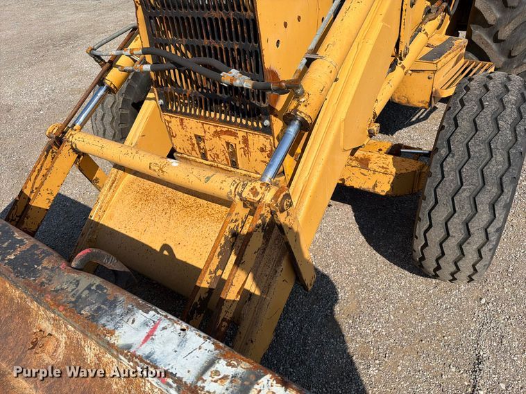 image for item FB5176 1984 Ford 555A backhoe