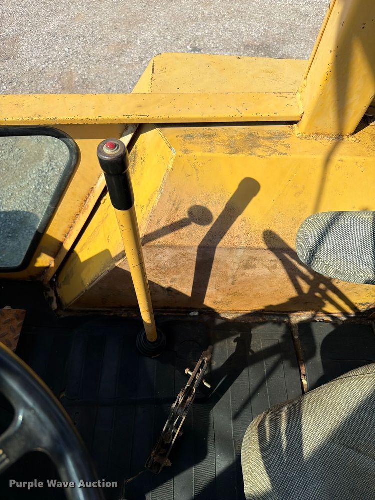 image for item FB5176 1984 Ford 555A backhoe