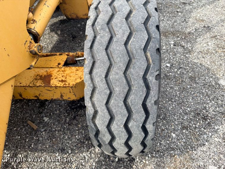 image for item FB5176 1984 Ford 555A backhoe