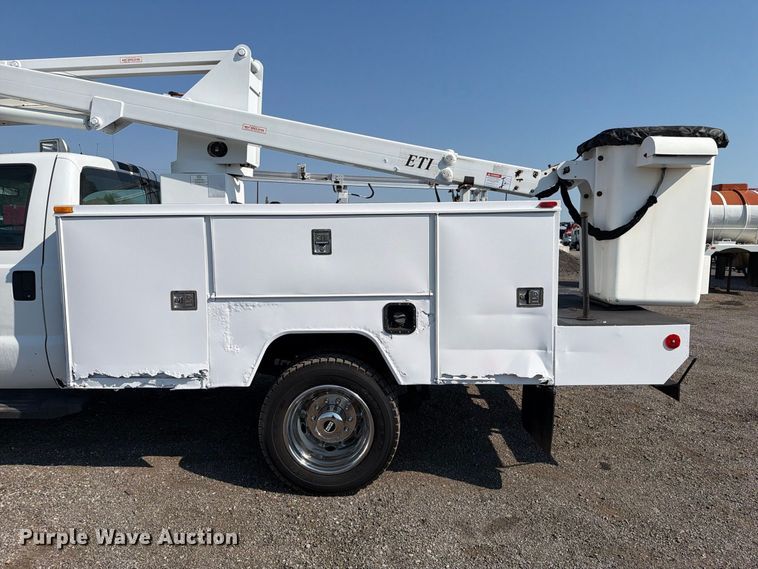 image for item FB5181 2008 Ford F450 Super Duty bucket truck