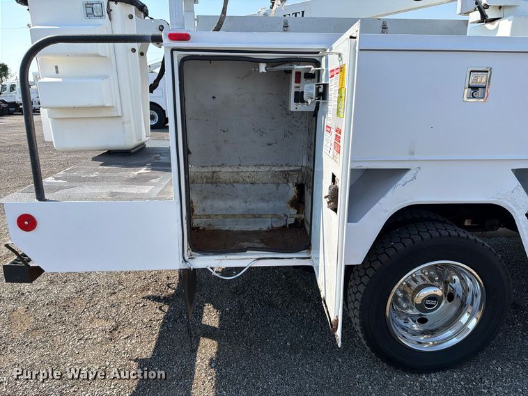 image for item FB5181 2008 Ford F450 Super Duty bucket truck
