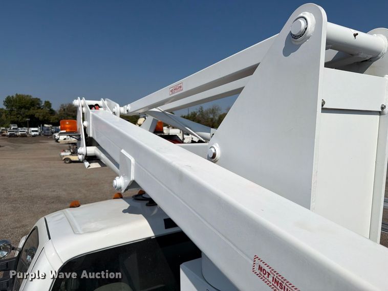 image for item FB5181 2008 Ford F450 Super Duty bucket truck