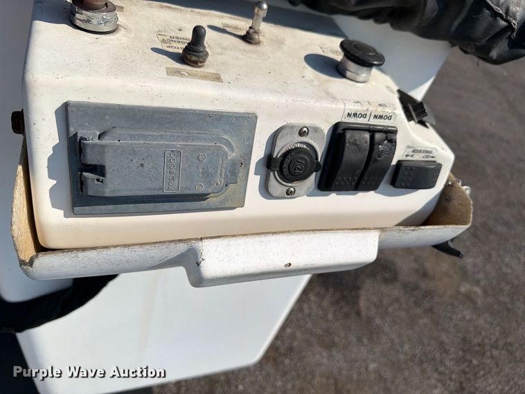 image for item FB5181 2008 Ford F450 Super Duty bucket truck
