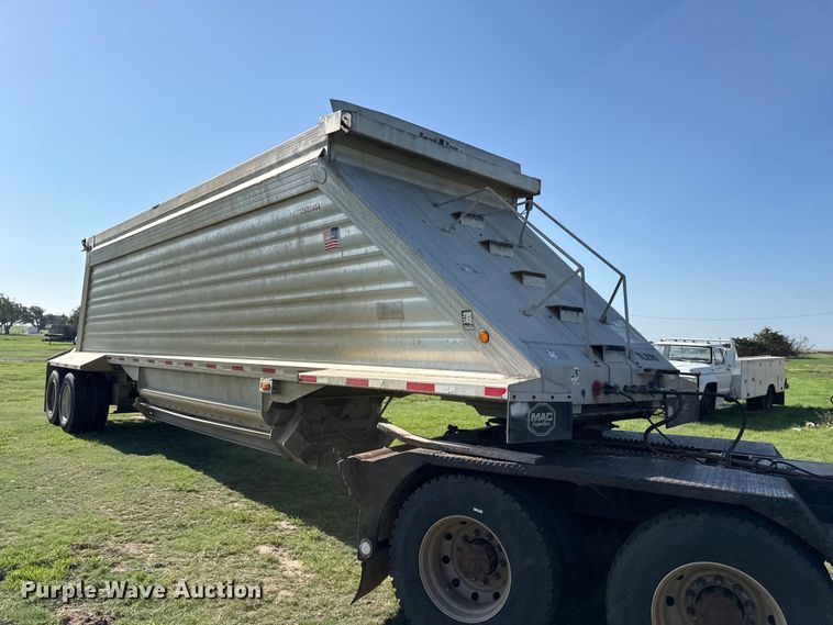 image for item FB6738 2013 Travis S/102 bottom dump trailer