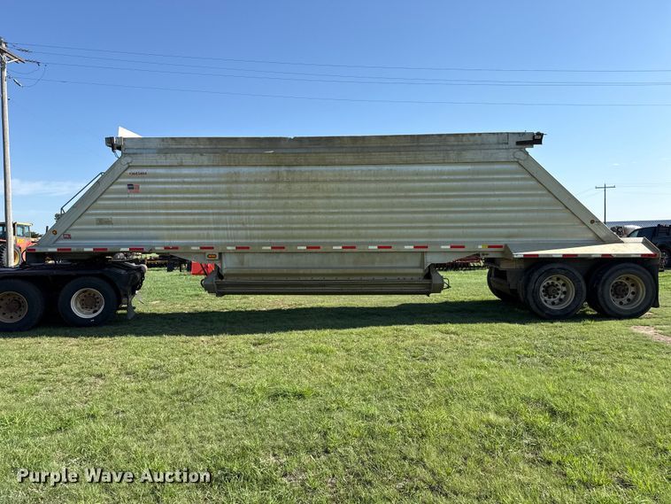 image for item FB6738 2013 Travis S/102 bottom dump trailer