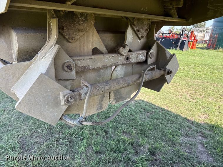 image for item FB6738 2013 Travis S/102 bottom dump trailer