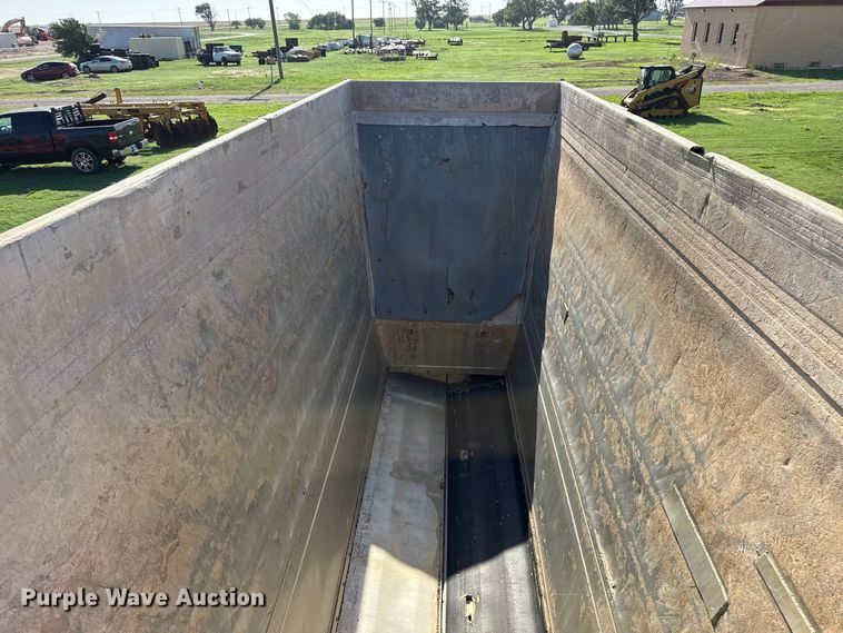 image for item FB6738 2013 Travis S/102 bottom dump trailer