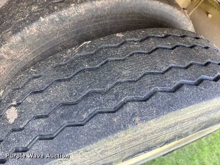 image for item FB6738 2013 Travis S/102 bottom dump trailer