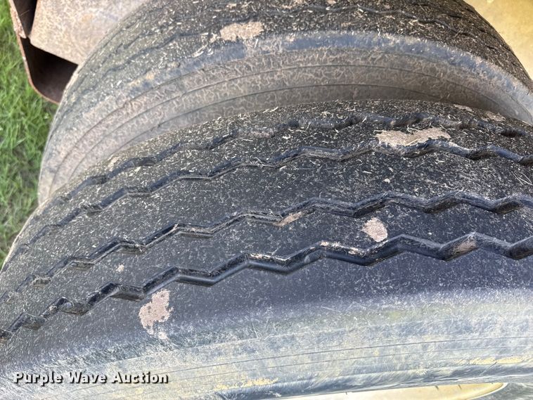 image for item FB6738 2013 Travis S/102 bottom dump trailer
