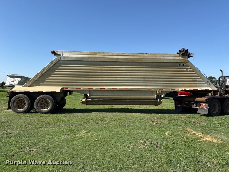 image for item FB6739 2013 Travis S/102 bottom dump trailer