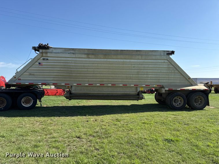 image for item FB6739 2013 Travis S/102 bottom dump trailer