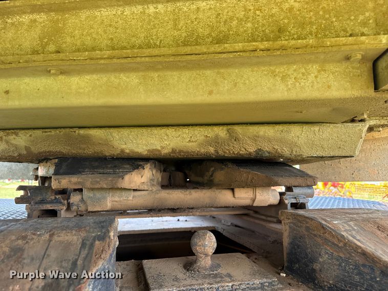 image for item FB6739 2013 Travis S/102 bottom dump trailer