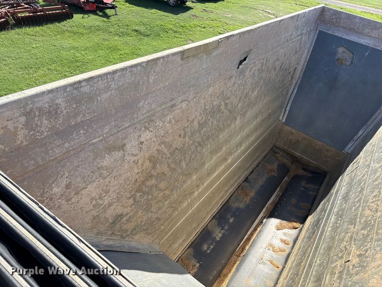 image for item FB6739 2013 Travis S/102 bottom dump trailer