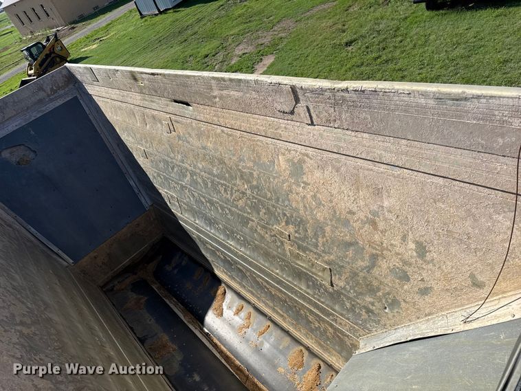 image for item FB6739 2013 Travis S/102 bottom dump trailer