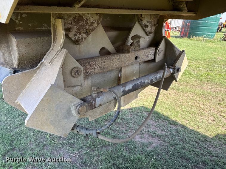 image for item FB6739 2013 Travis S/102 bottom dump trailer