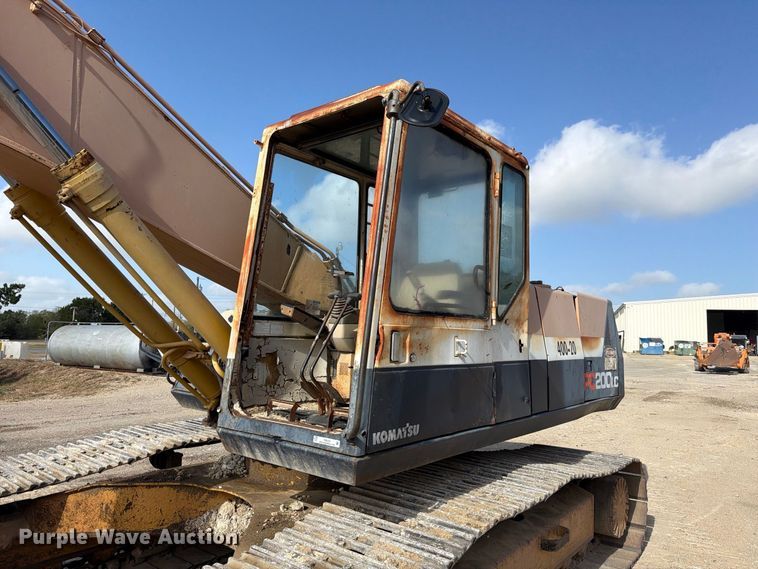 image for item FB8330 1992 Komatsu PC200LC-5L excavator