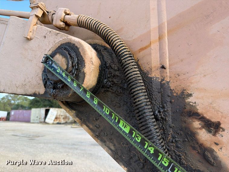 image for item FB8330 1992 Komatsu PC200LC-5L excavator