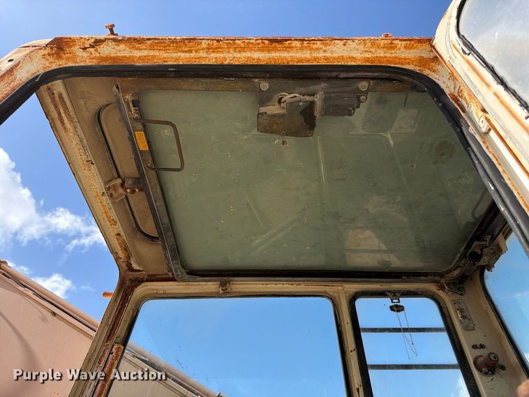 image for item FB8330 1992 Komatsu PC200LC-5L excavator