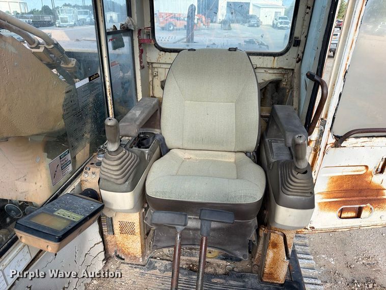 image for item FB8330 1992 Komatsu PC200LC-5L excavator