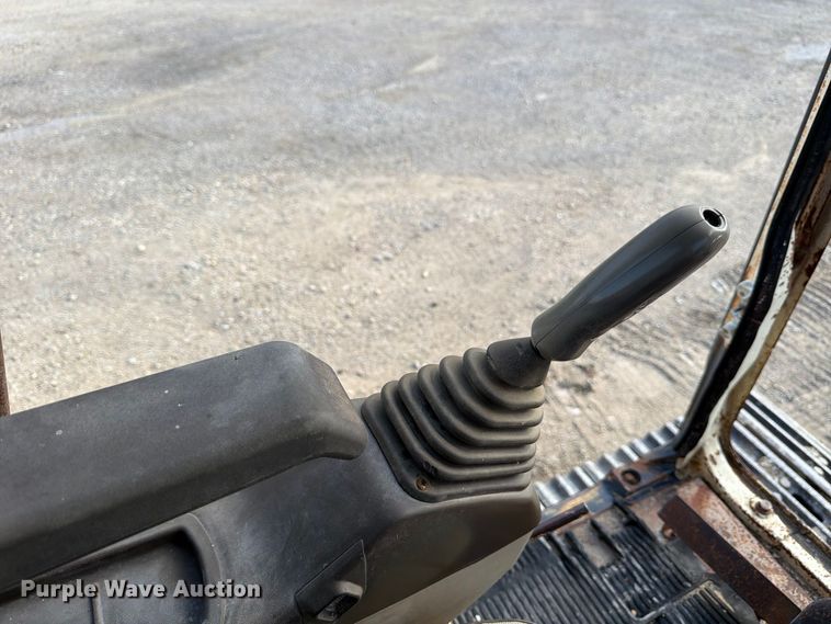 image for item FB8330 1992 Komatsu PC200LC-5L excavator