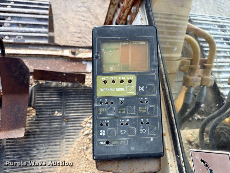 image for item FB8330 1992 Komatsu PC200LC-5L excavator