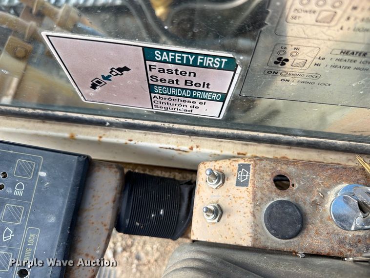 image for item FB8330 1992 Komatsu PC200LC-5L excavator