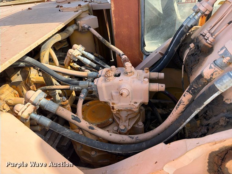 image for item FB8330 1992 Komatsu PC200LC-5L excavator