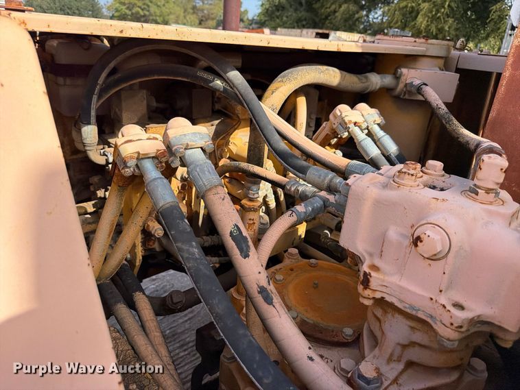image for item FB8330 1992 Komatsu PC200LC-5L excavator
