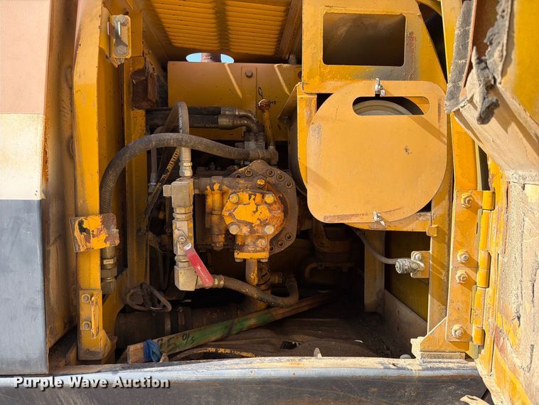 image for item FB8330 1992 Komatsu PC200LC-5L excavator
