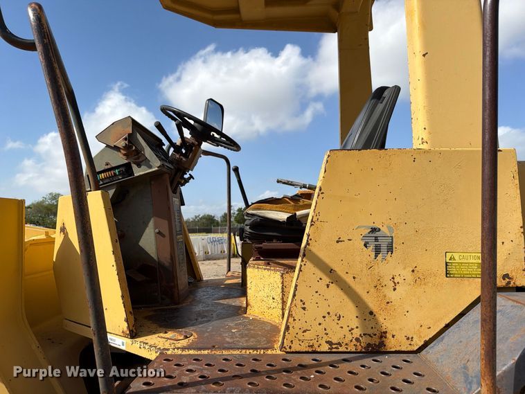 image for item FB8331 1993 Komatsu WA180-1 wheel loader