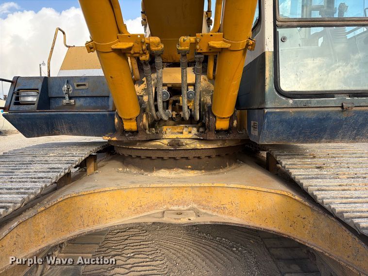 image for item FB8332 1992 Komatsu PC300LC-5L excavator