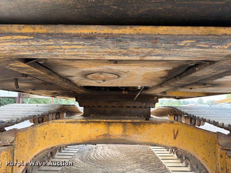 image for item FB8332 1992 Komatsu PC300LC-5L excavator
