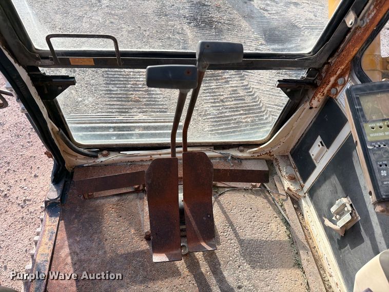 image for item FB8332 1992 Komatsu PC300LC-5L excavator
