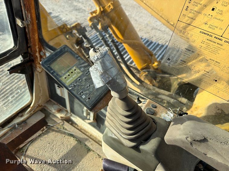 image for item FB8332 1992 Komatsu PC300LC-5L excavator