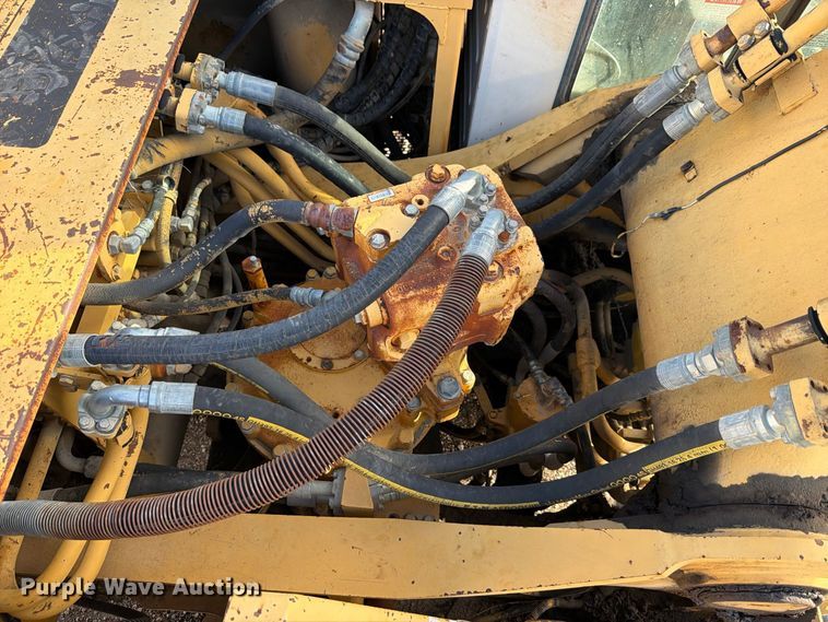 image for item FB8332 1992 Komatsu PC300LC-5L excavator