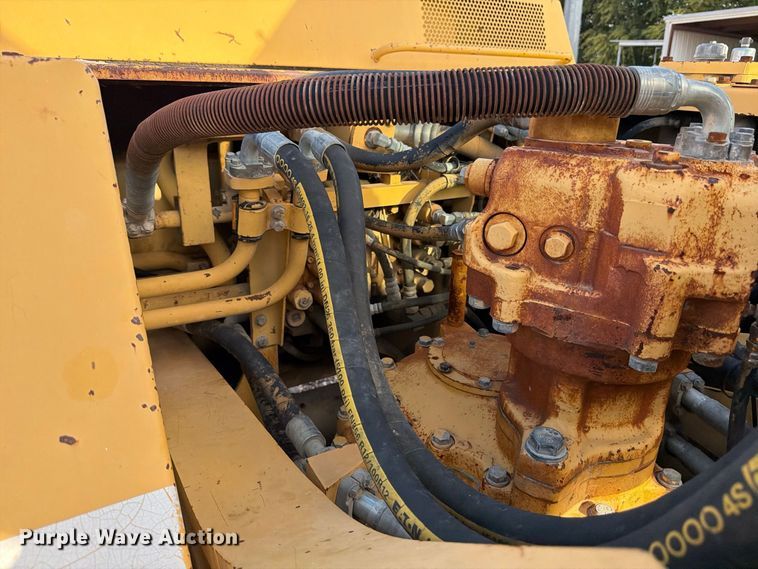 image for item FB8332 1992 Komatsu PC300LC-5L excavator