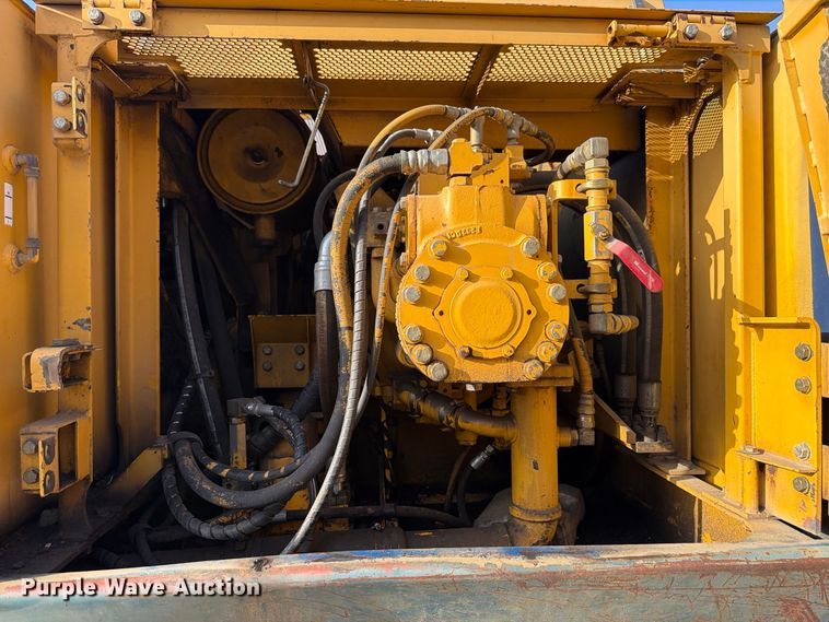 image for item FB8332 1992 Komatsu PC300LC-5L excavator