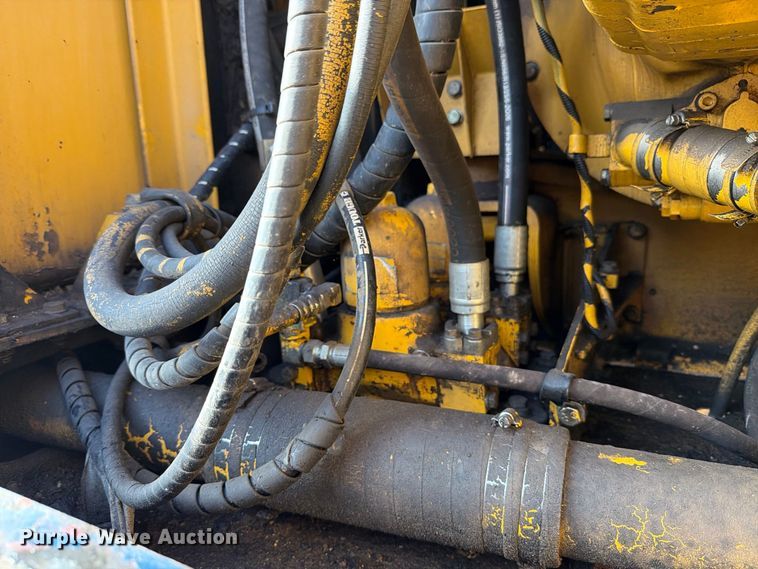 image for item FB8332 1992 Komatsu PC300LC-5L excavator
