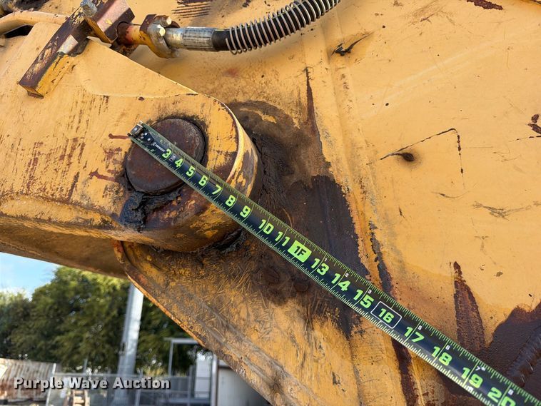 image for item FB8333 1995 Komatsu PC400LC-5LC excavator