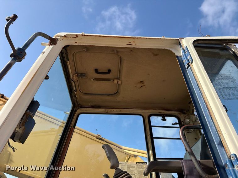 image for item FB8333 1995 Komatsu PC400LC-5LC excavator