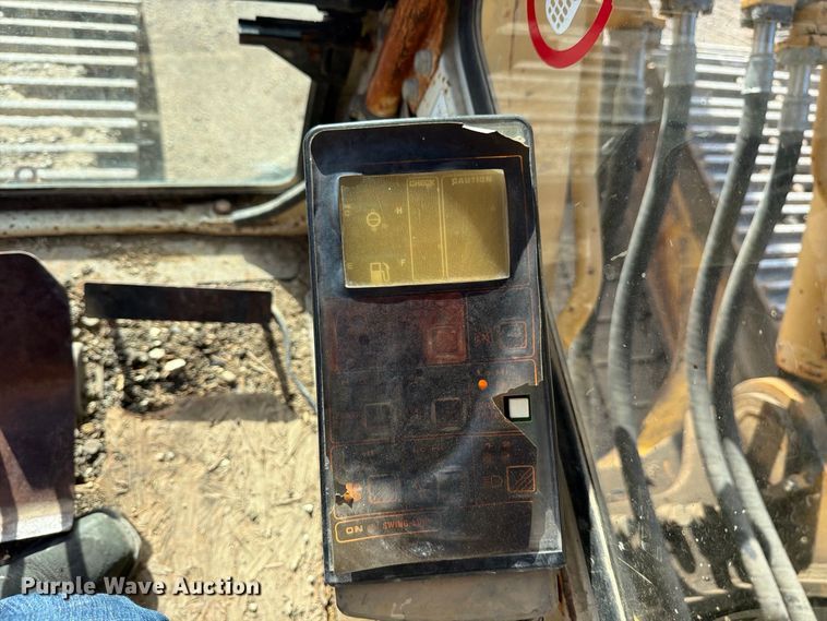image for item FB8333 1995 Komatsu PC400LC-5LC excavator