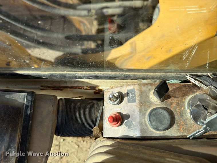image for item FB8333 1995 Komatsu PC400LC-5LC excavator