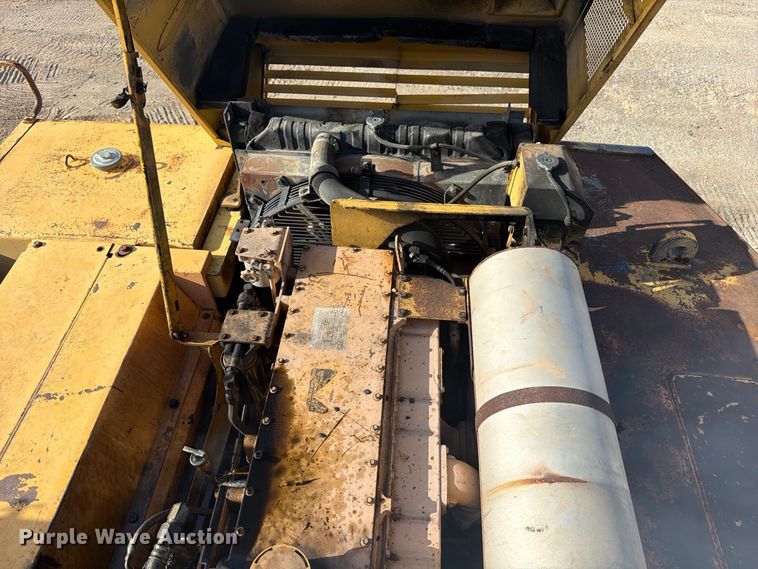 image for item FB8333 1995 Komatsu PC400LC-5LC excavator