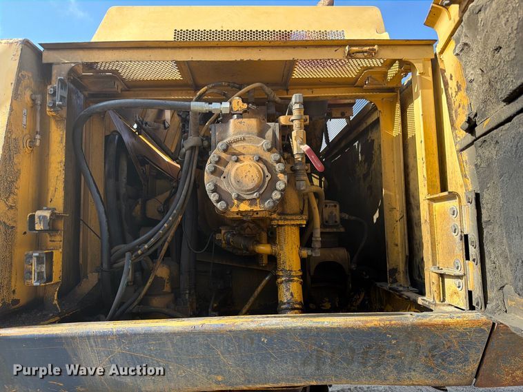 image for item FB8333 1995 Komatsu PC400LC-5LC excavator