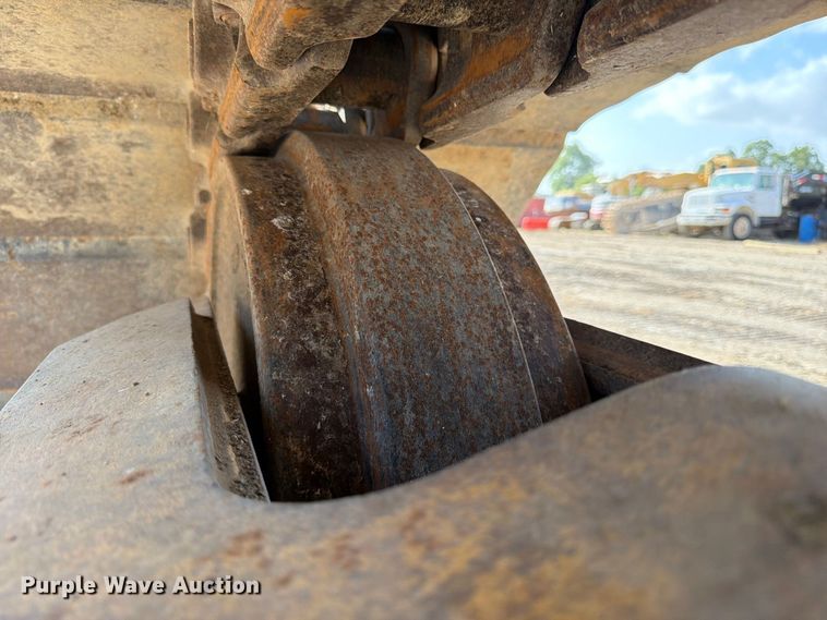 image for item FB8333 1995 Komatsu PC400LC-5LC excavator