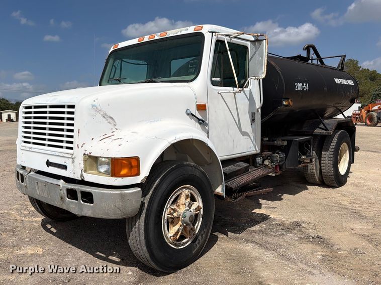 image for item FB8335 1997 International 4700 water truck