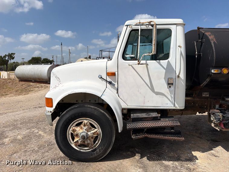 image for item FB8335 1997 International 4700 water truck