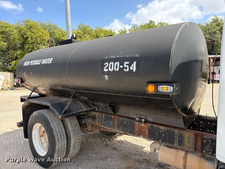 image for item FB8335 1997 International 4700 water truck