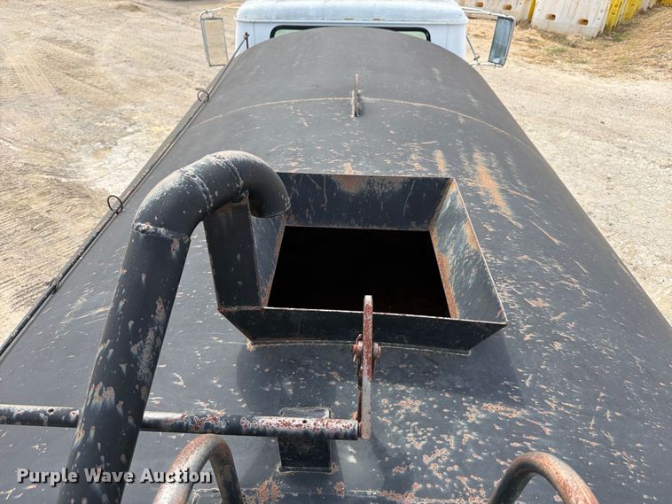 image for item FB8335 1997 International 4700 water truck