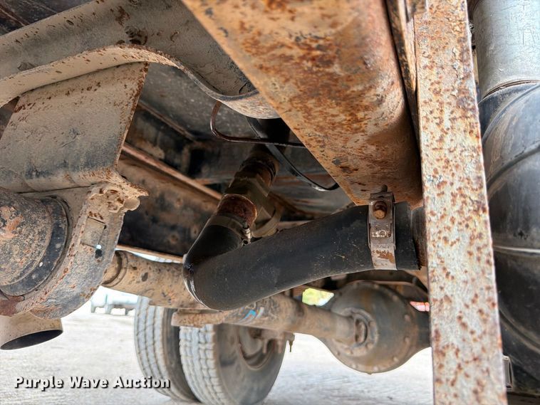 image for item FB8335 1997 International 4700 water truck